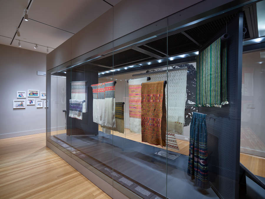 view exhibition image