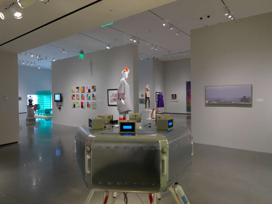 view exhibition image