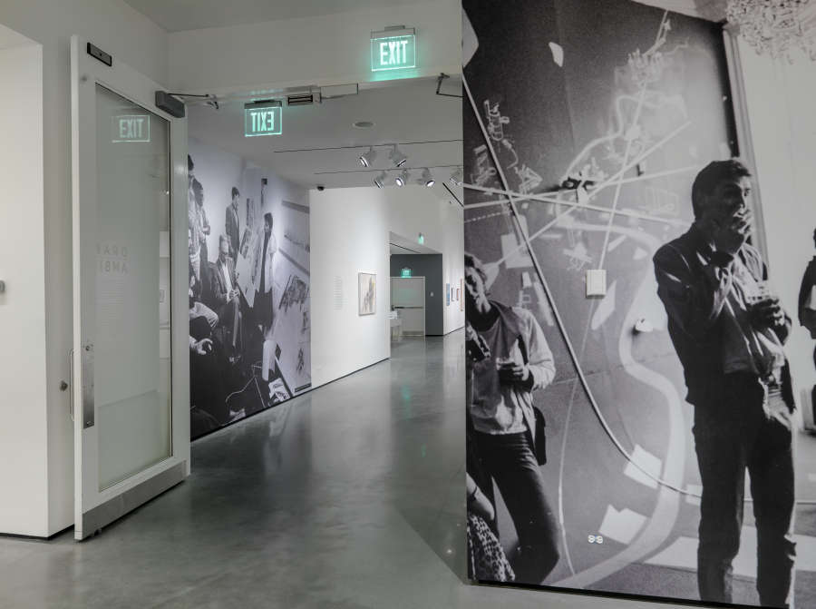 view exhibition image