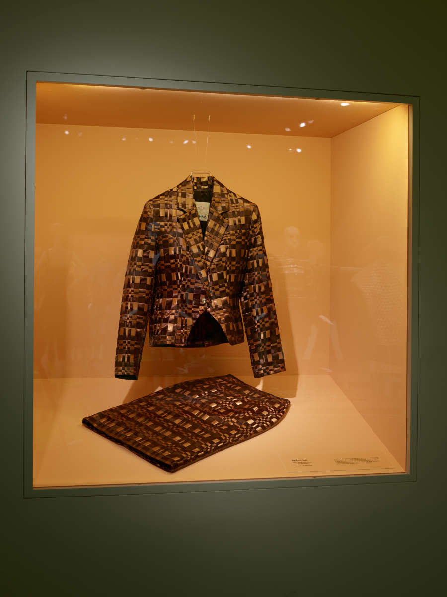 view exhibition image