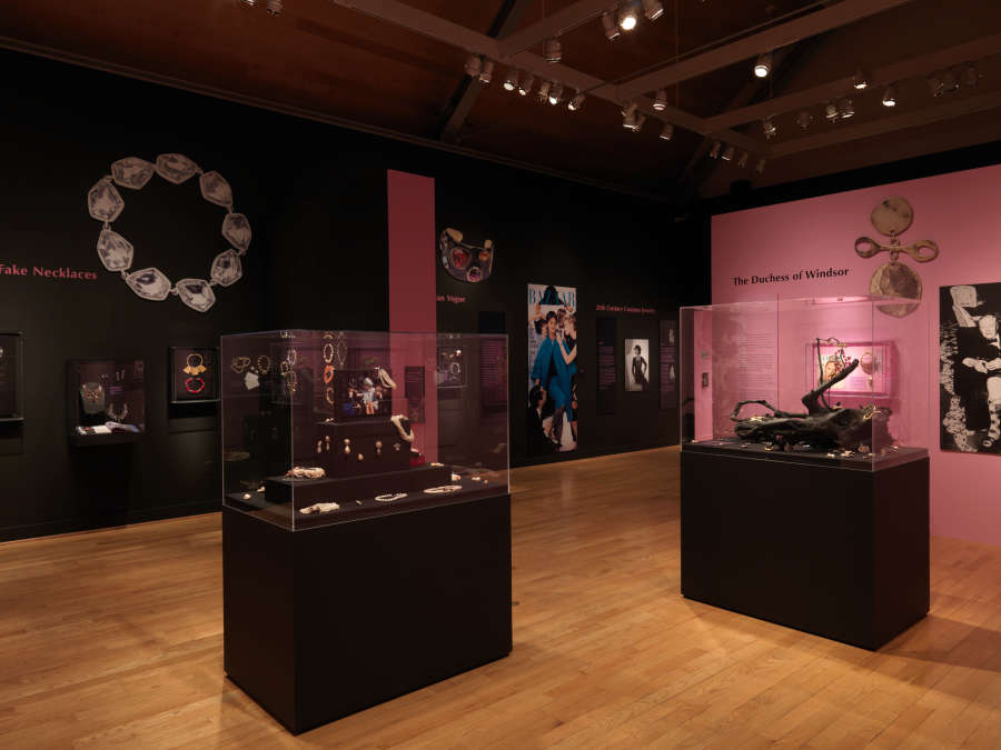 view exhibition image