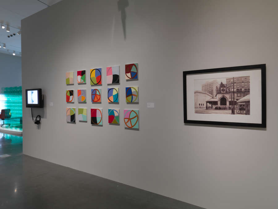 view exhibition image