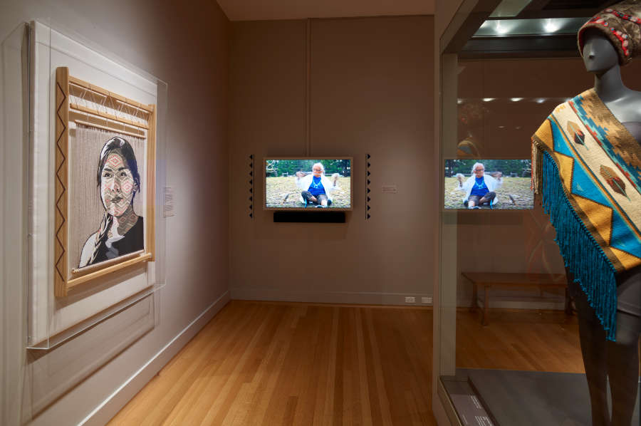 view exhibition image