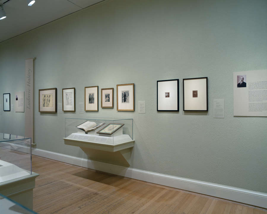 view exhibition image