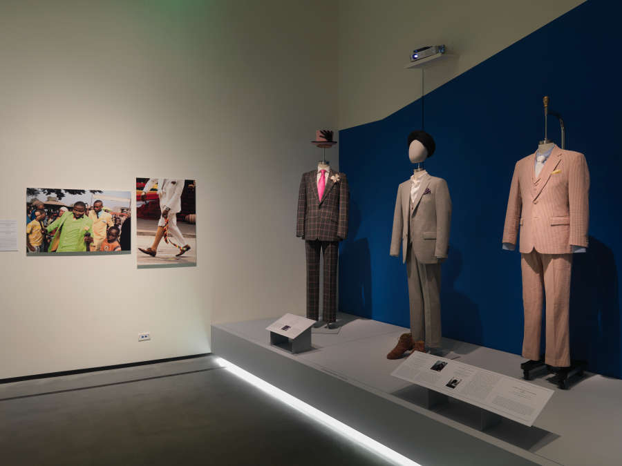 view exhibition image