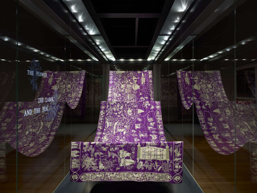 view exhibition image