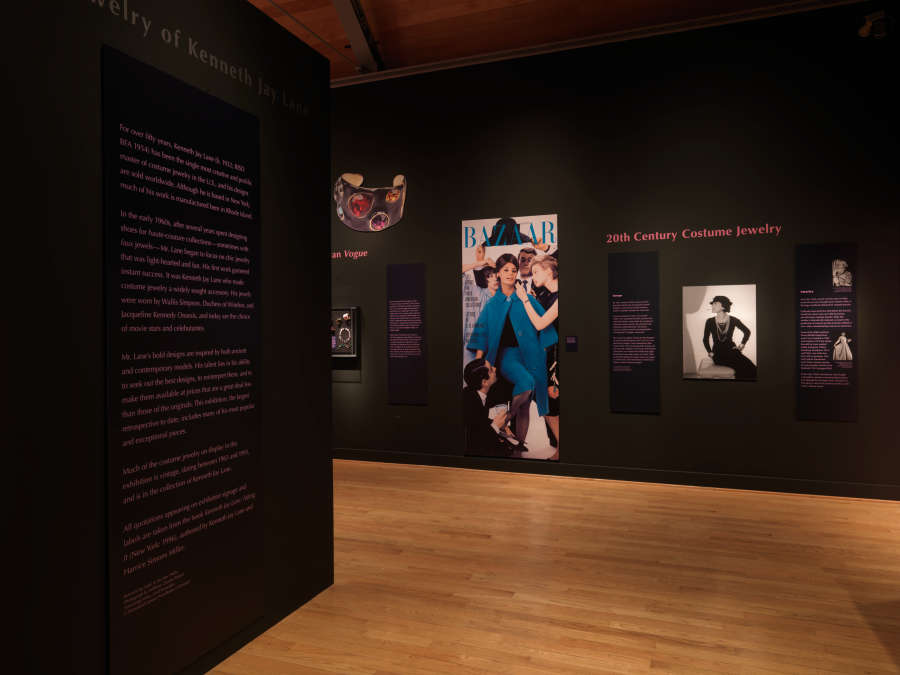 view exhibition image