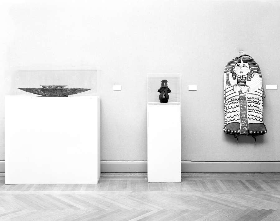 view exhibition image