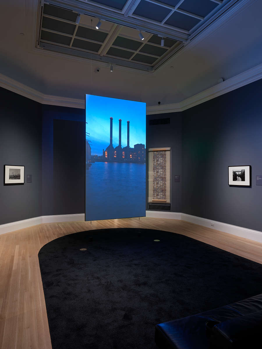 view exhibition image