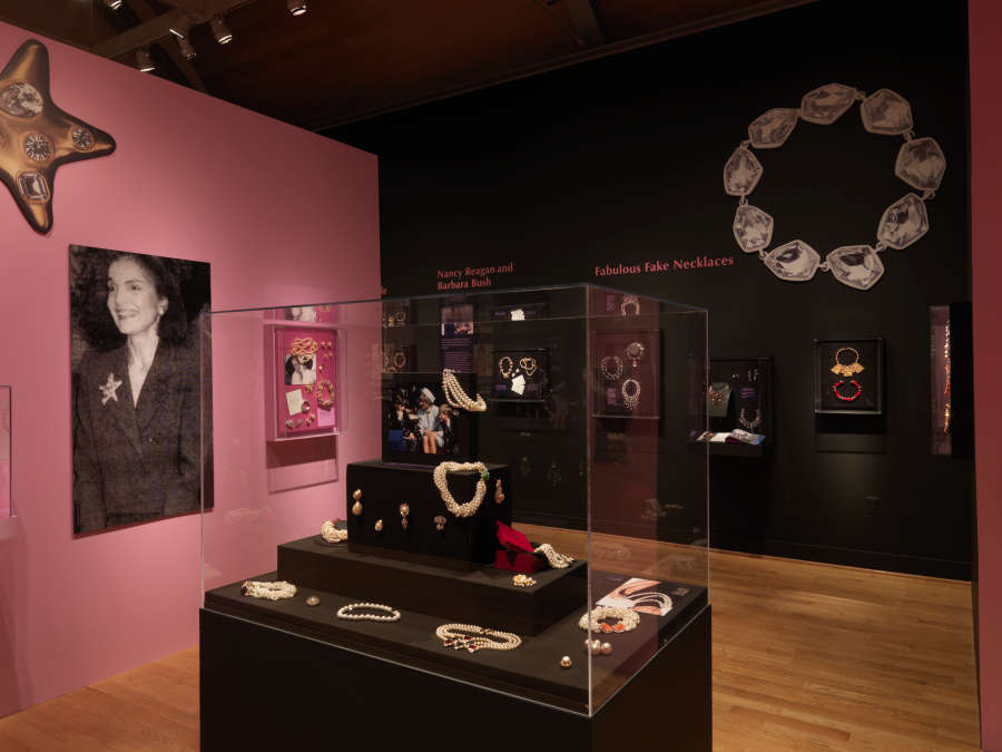 view exhibition image