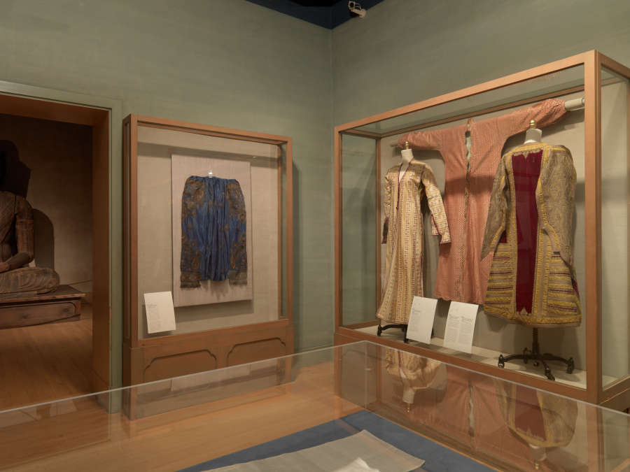 view exhibition image