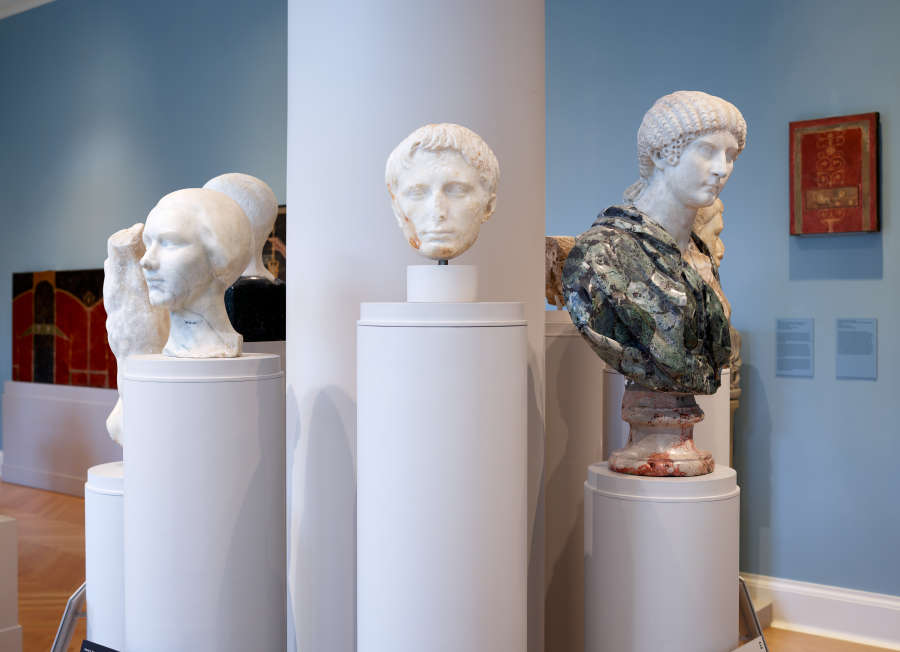 view exhibition image