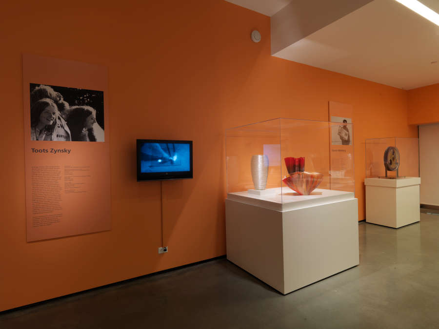 view exhibition image