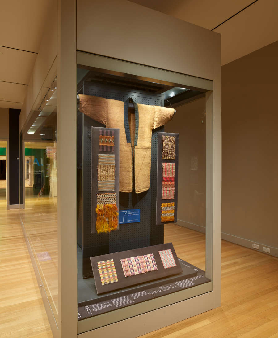 view exhibition image