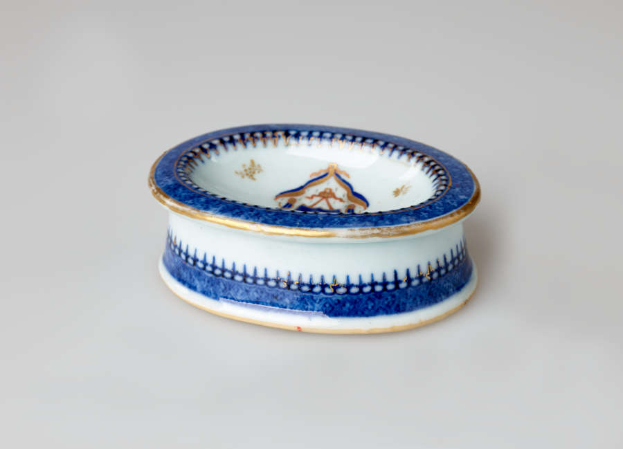Chinese export, Trencher Salt, 1790-1800
Porcelain with underglaze blue,glaze and overglaze enamels and gilding