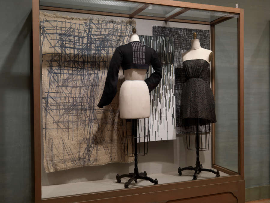 view exhibition image