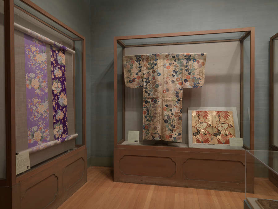 view exhibition image