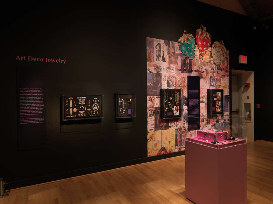 view exhibition image