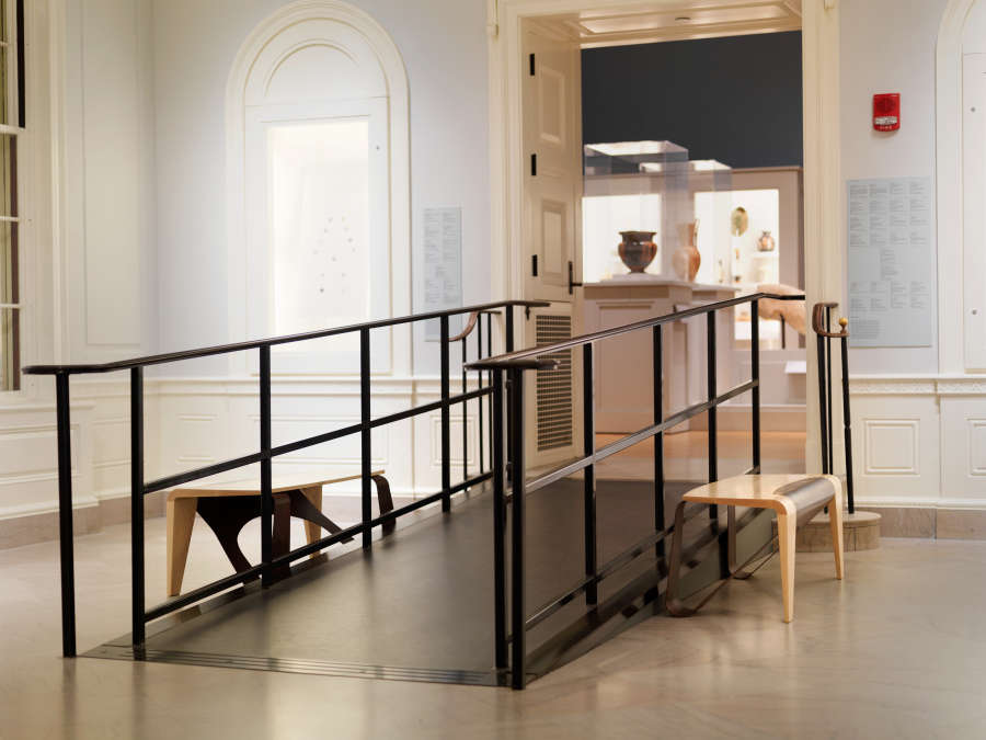 view exhibition image