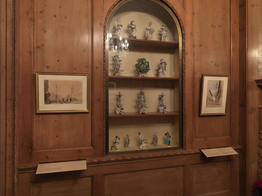 view exhibition image