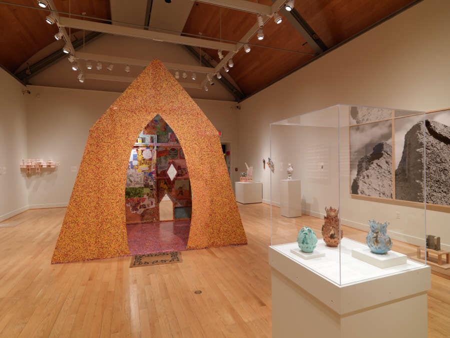 view exhibition image