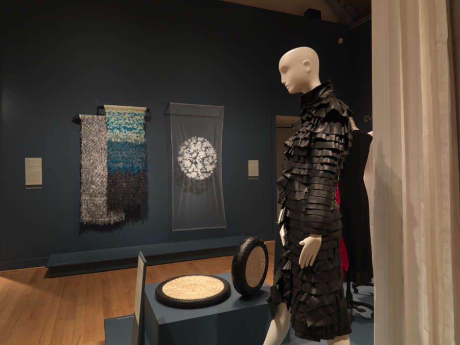 view exhibition image