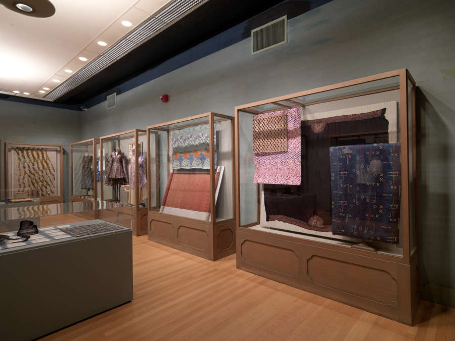 view exhibition image