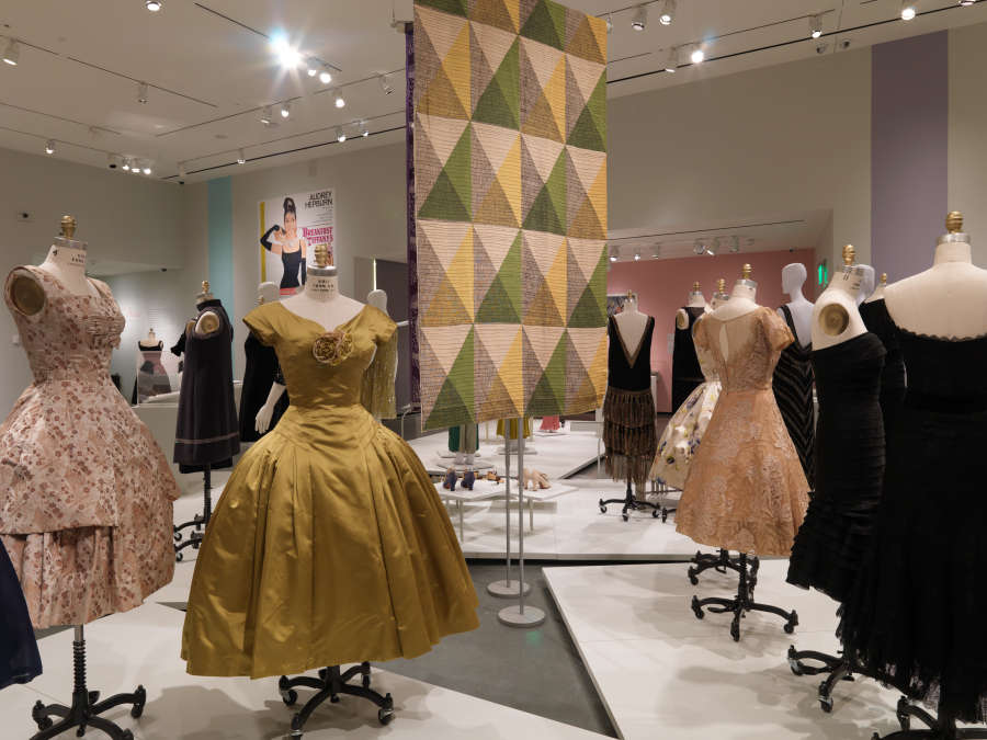 view exhibition image