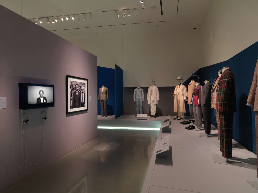 view exhibition image