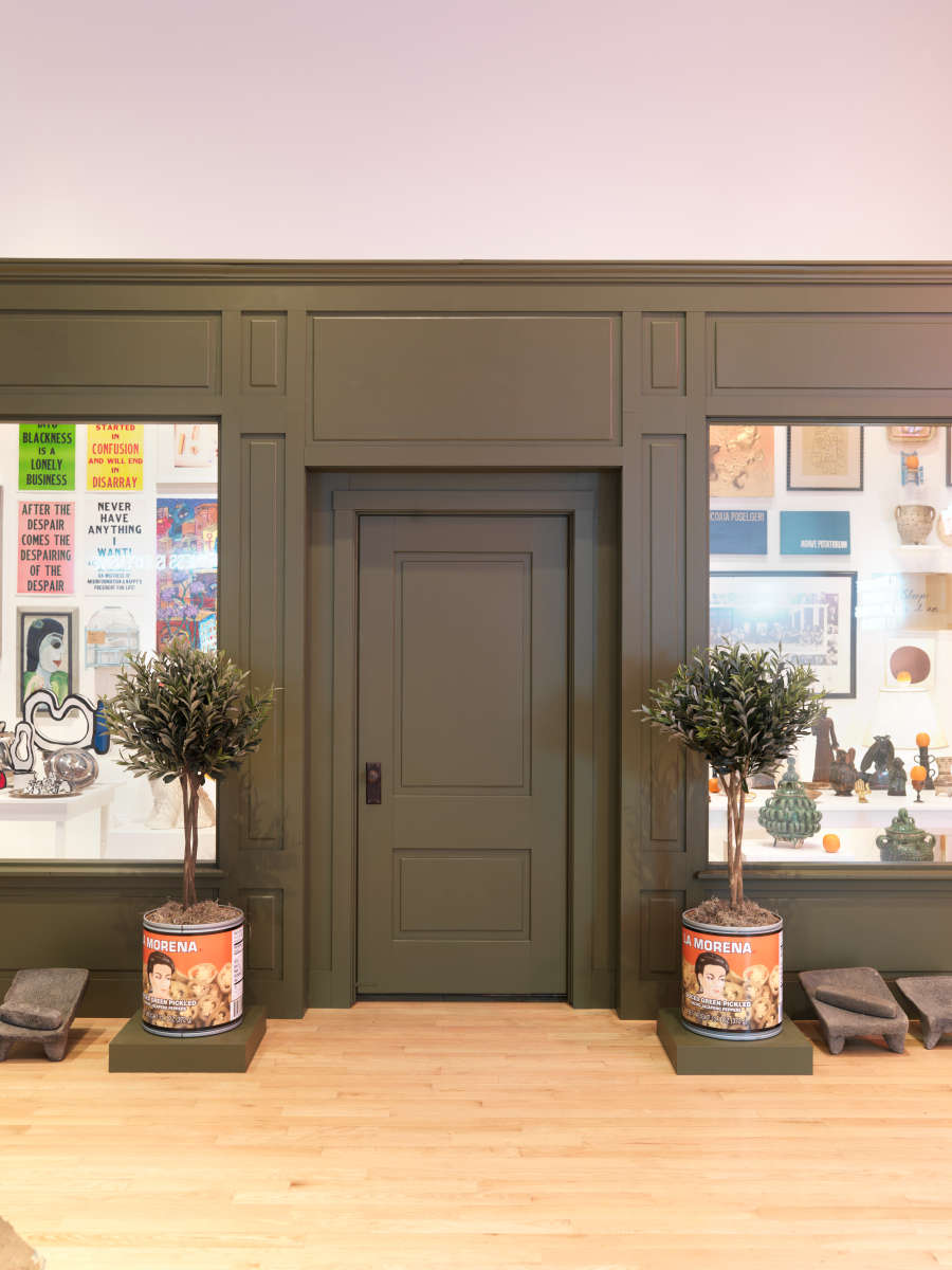 view exhibition image