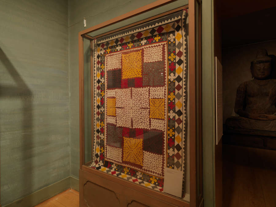 view exhibition image