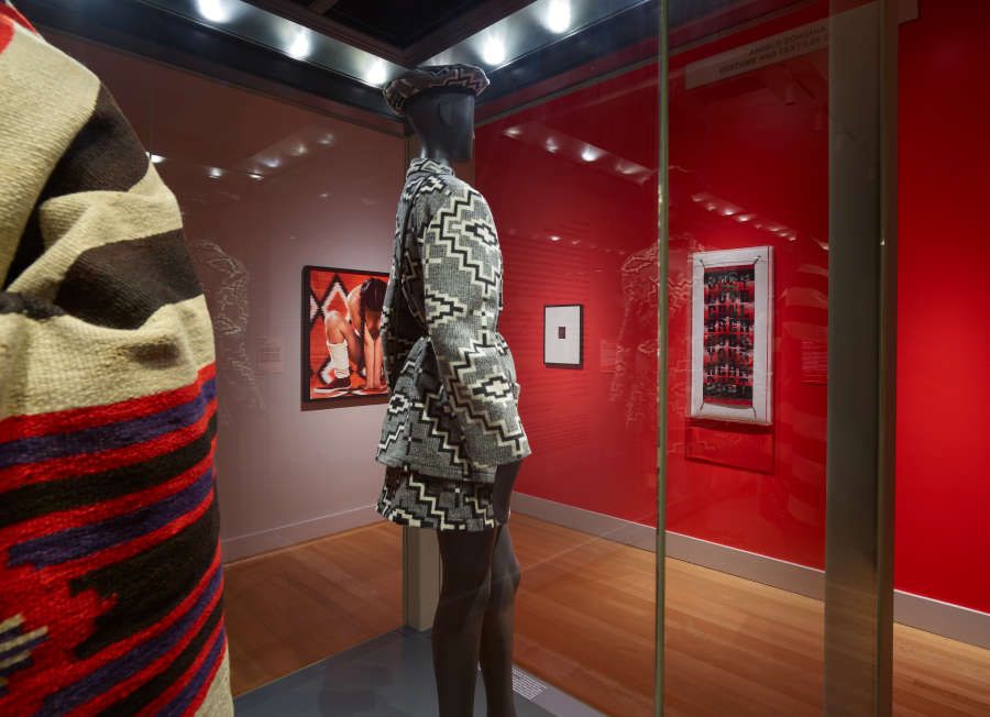 view exhibition image