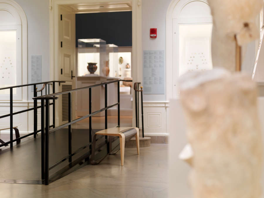 view exhibition image