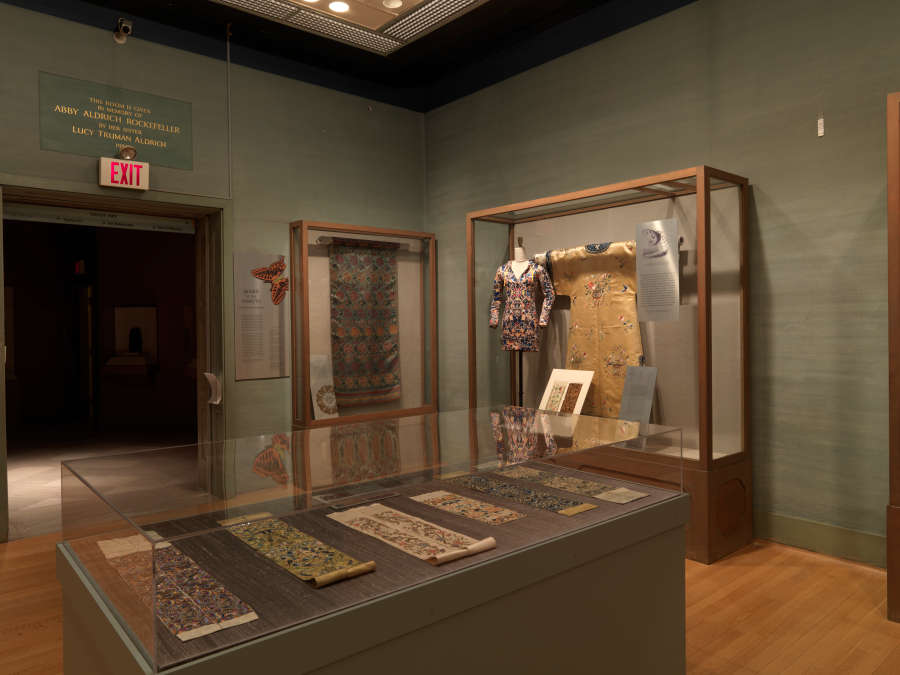 view exhibition image