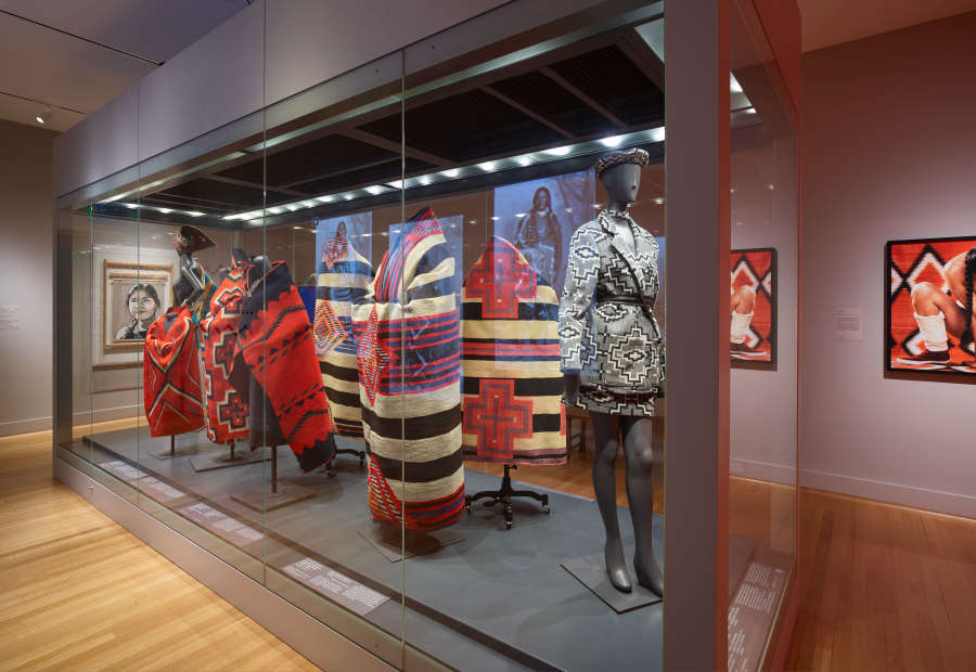view exhibition image