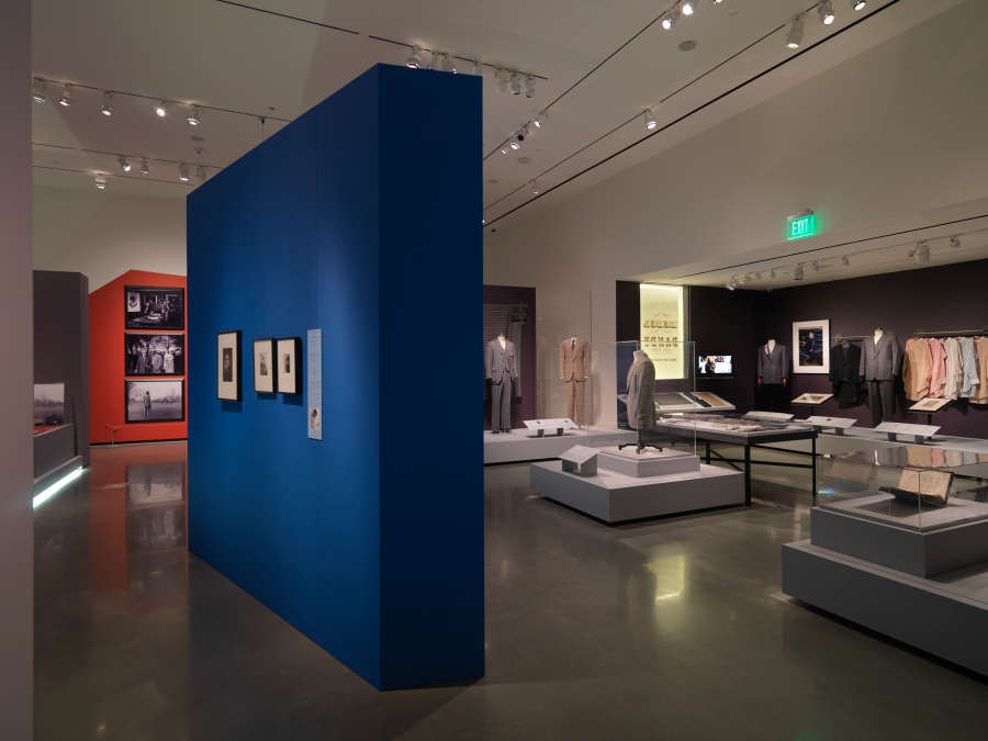 view exhibition image