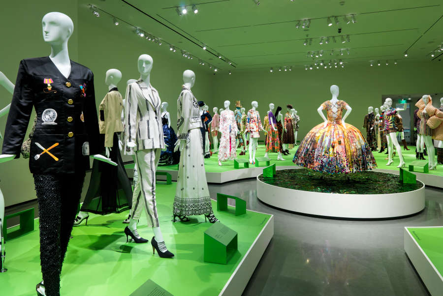 view exhibition image
