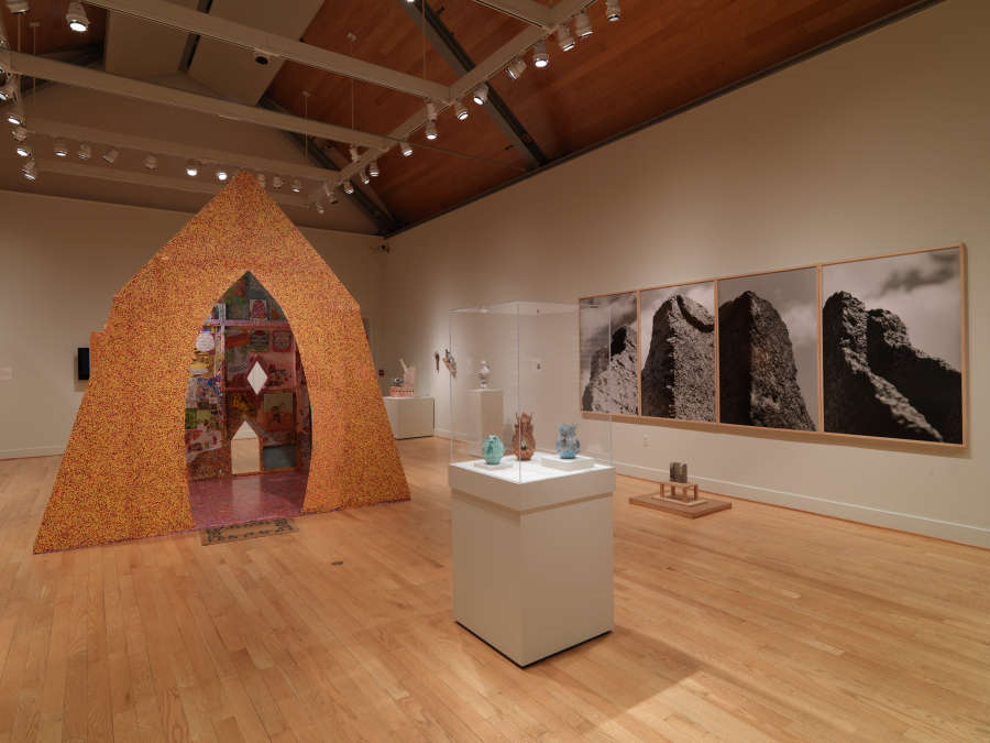 view exhibition image