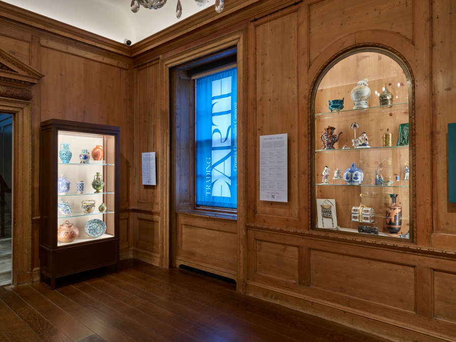 view exhibition image