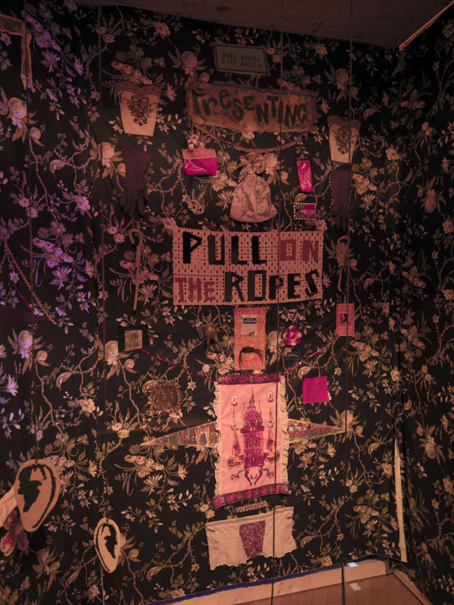 view exhibition image