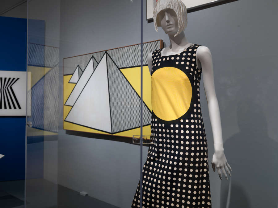 view exhibition image