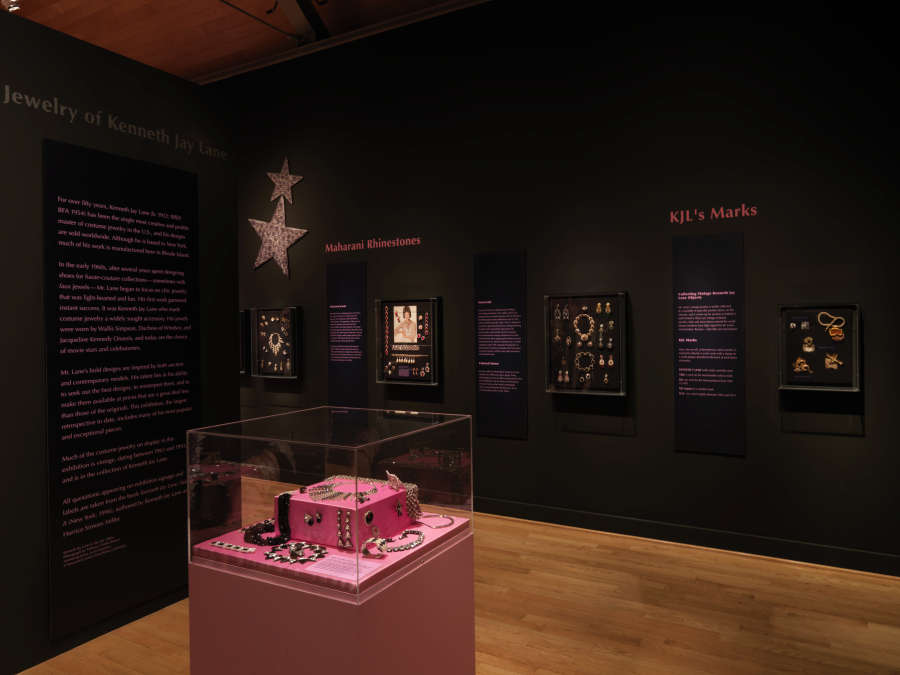 view exhibition image