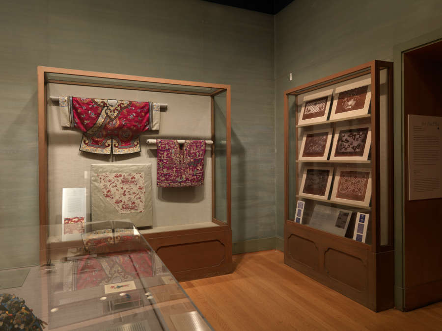 view exhibition image