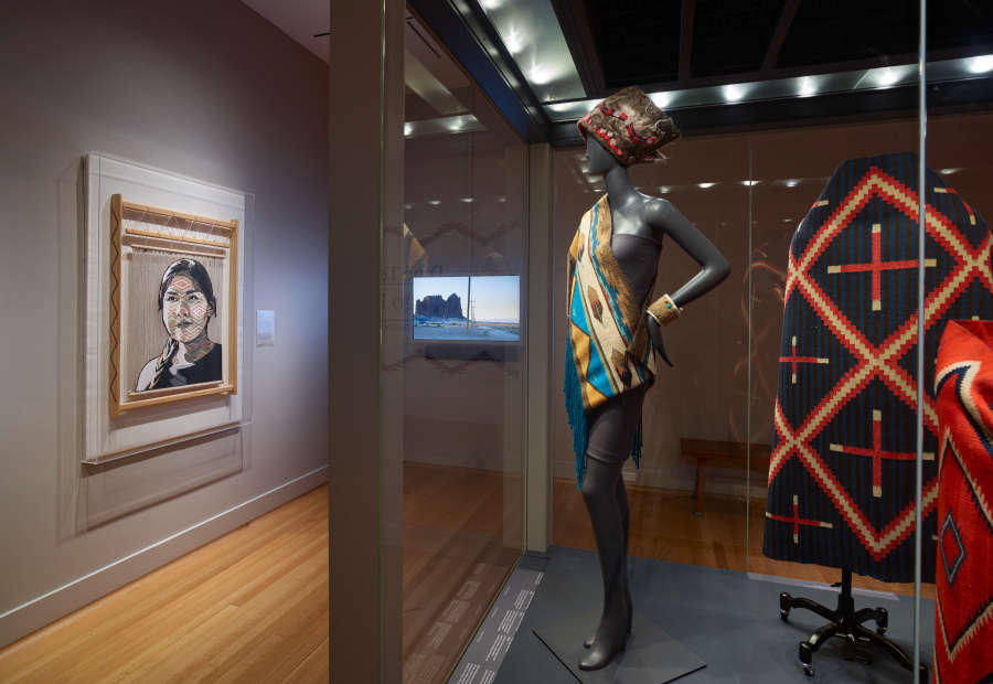 view exhibition image