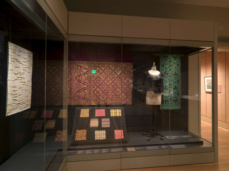 view exhibition image