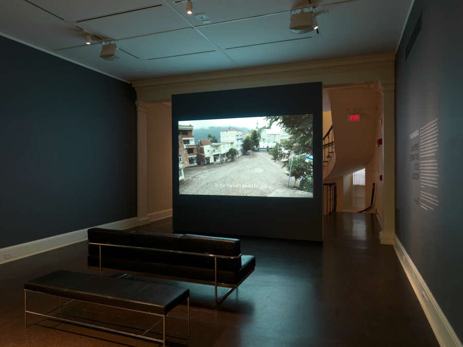 view exhibition image