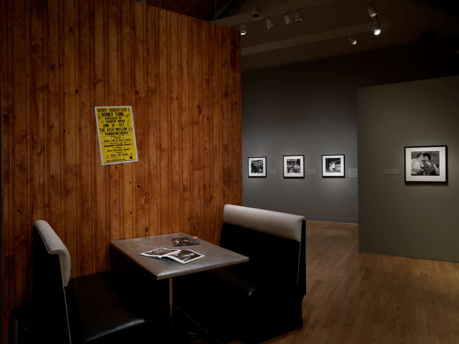 view exhibition image