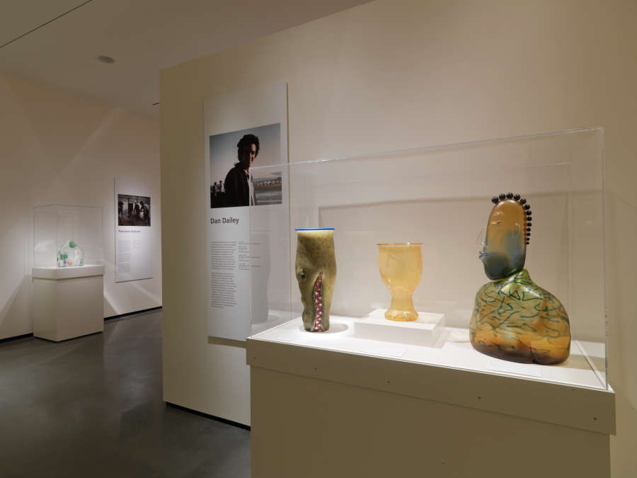 view exhibition image