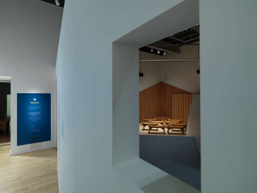 view exhibition image