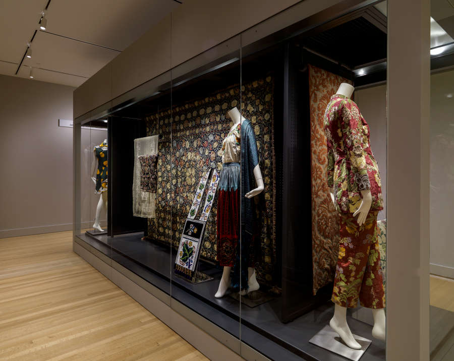 view exhibition image